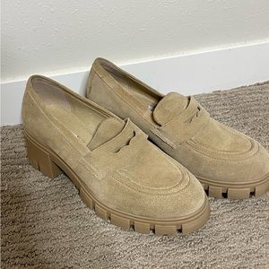 Steve Madden shoes tan never worn